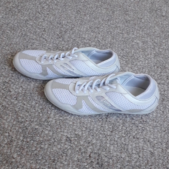 NWOB Cheeks Barefoot Tony Litle Designs Shoes. - Picture 4 of 8